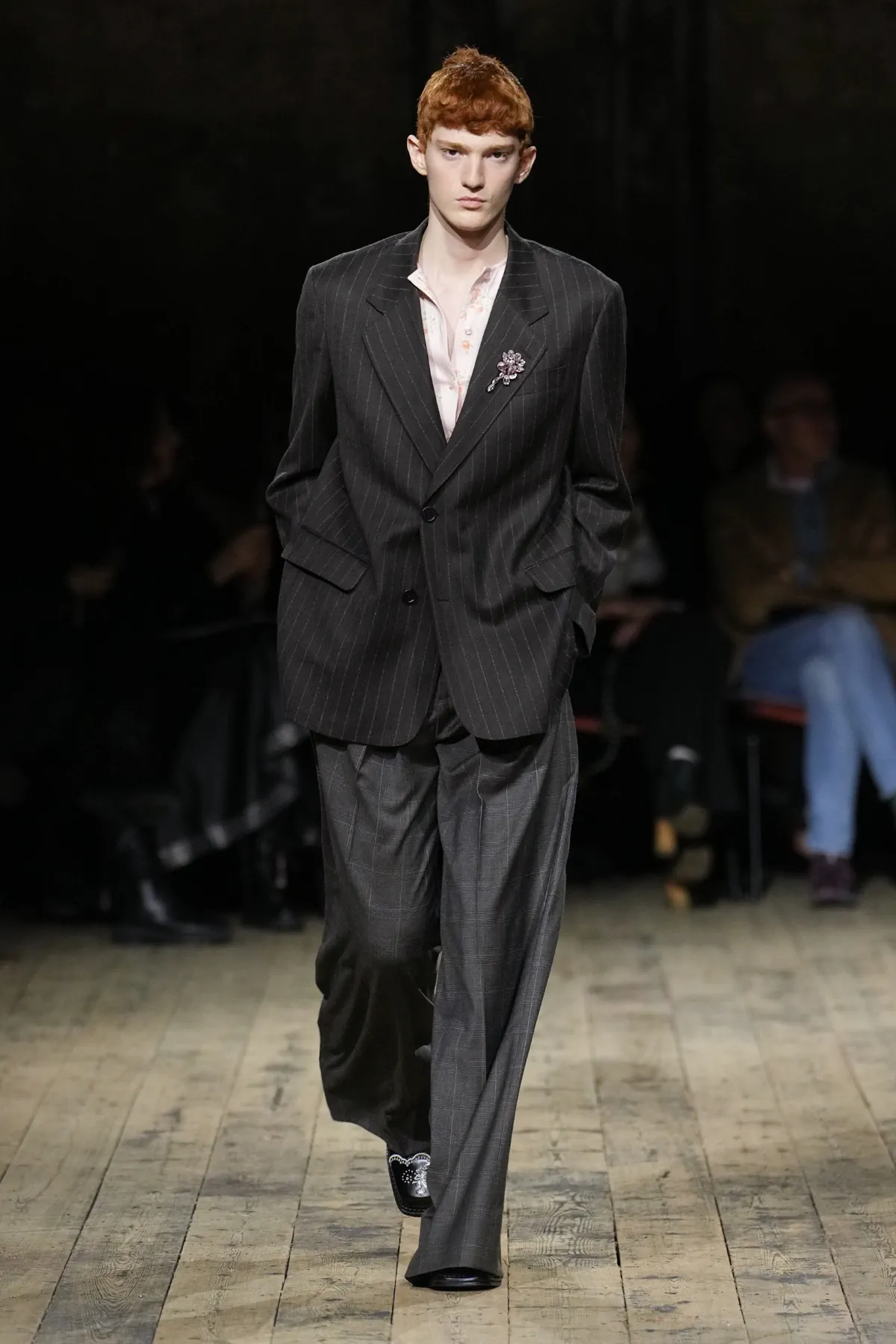 Simone Rocha Fall Winter 2026 London Fashion Week 4 À l'automne 2026, Simone Rocha fait basculer sa mode masculine dans une autre ère