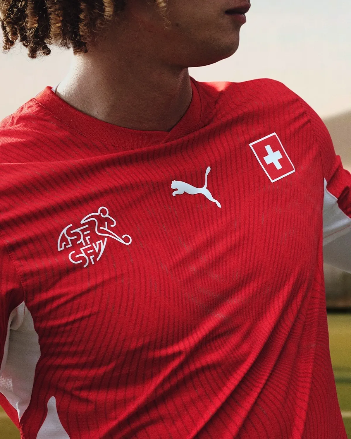 Maillot domicile de la Suisse pour le Mondial 2026 : quand le passeport devient design