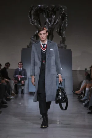 Thom Browne automne 2026 à San Francisco, le retour à l’essentiel du tailoring américain