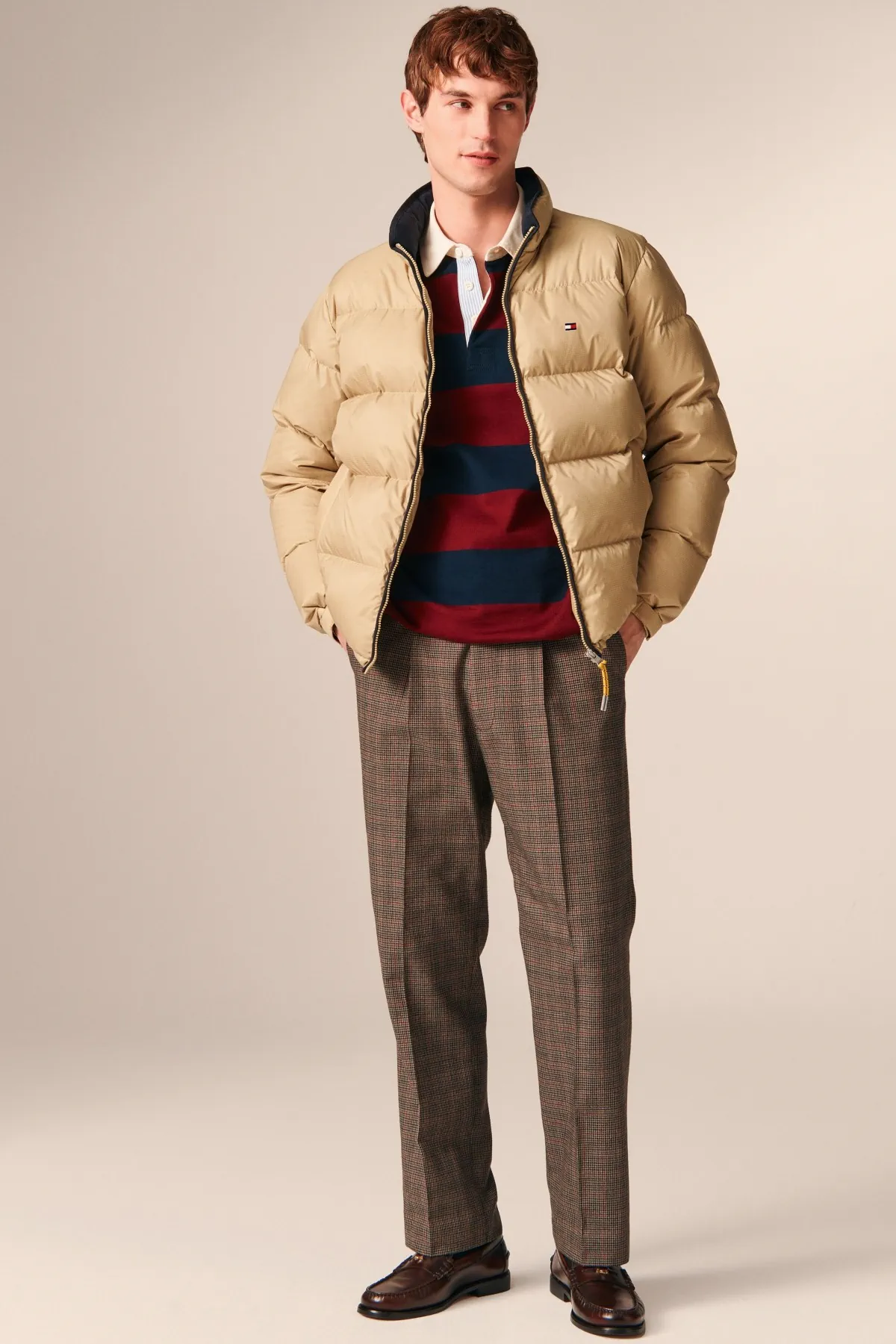 Pour l'automne 2026, Tommy Hilfiger réinvente le costume et les classiques masculins