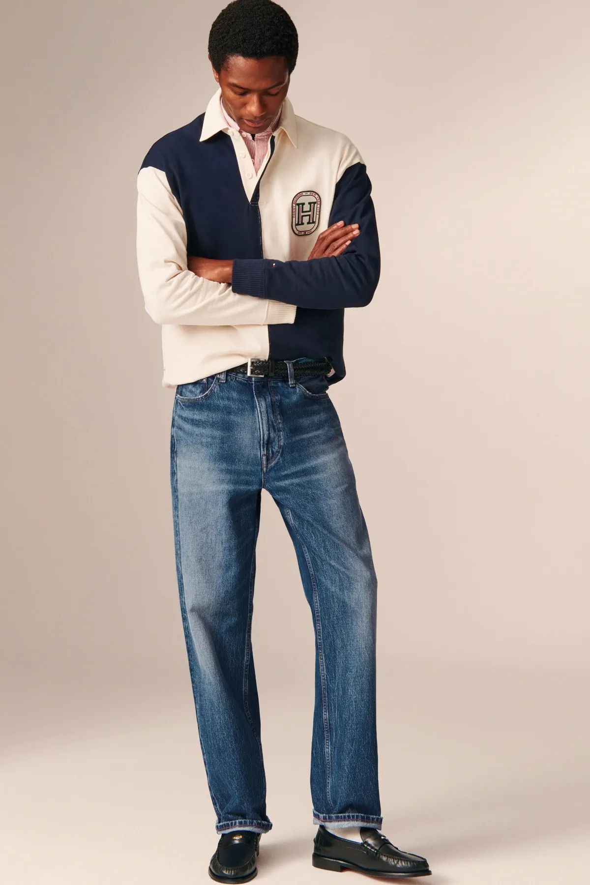 Pour l'automne 2026, Tommy Hilfiger réinvente le costume et les classiques masculins