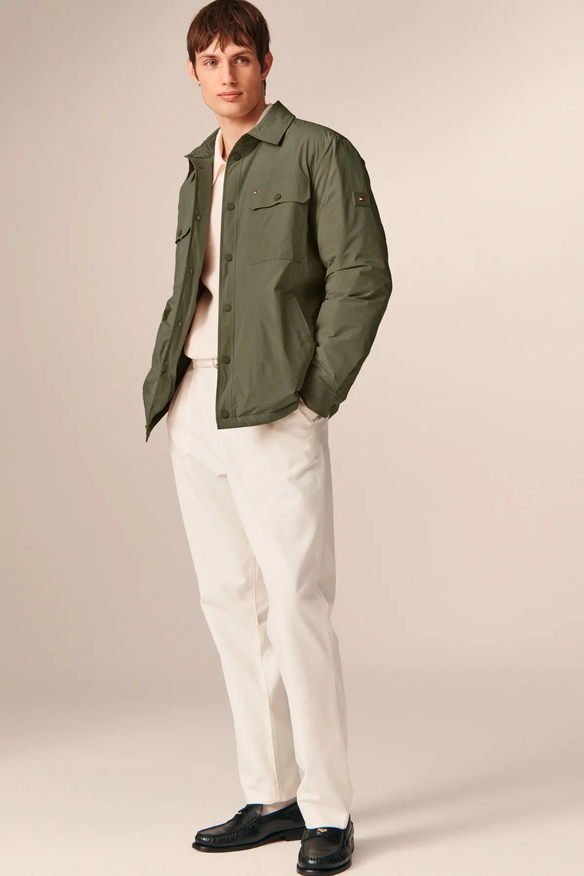 Pour l'automne 2026, Tommy Hilfiger réinvente le costume et les classiques masculins