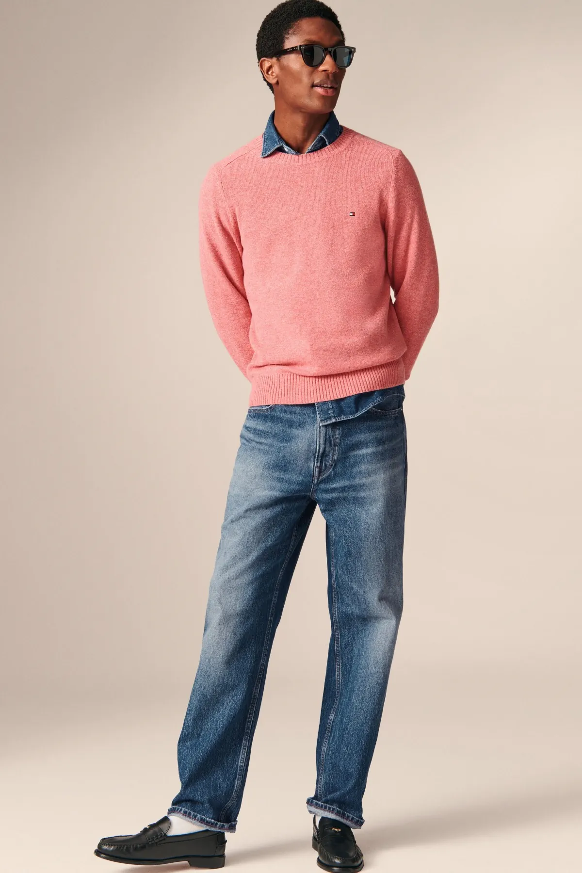 Pour l'automne 2026, Tommy Hilfiger réinvente le costume et les classiques masculins