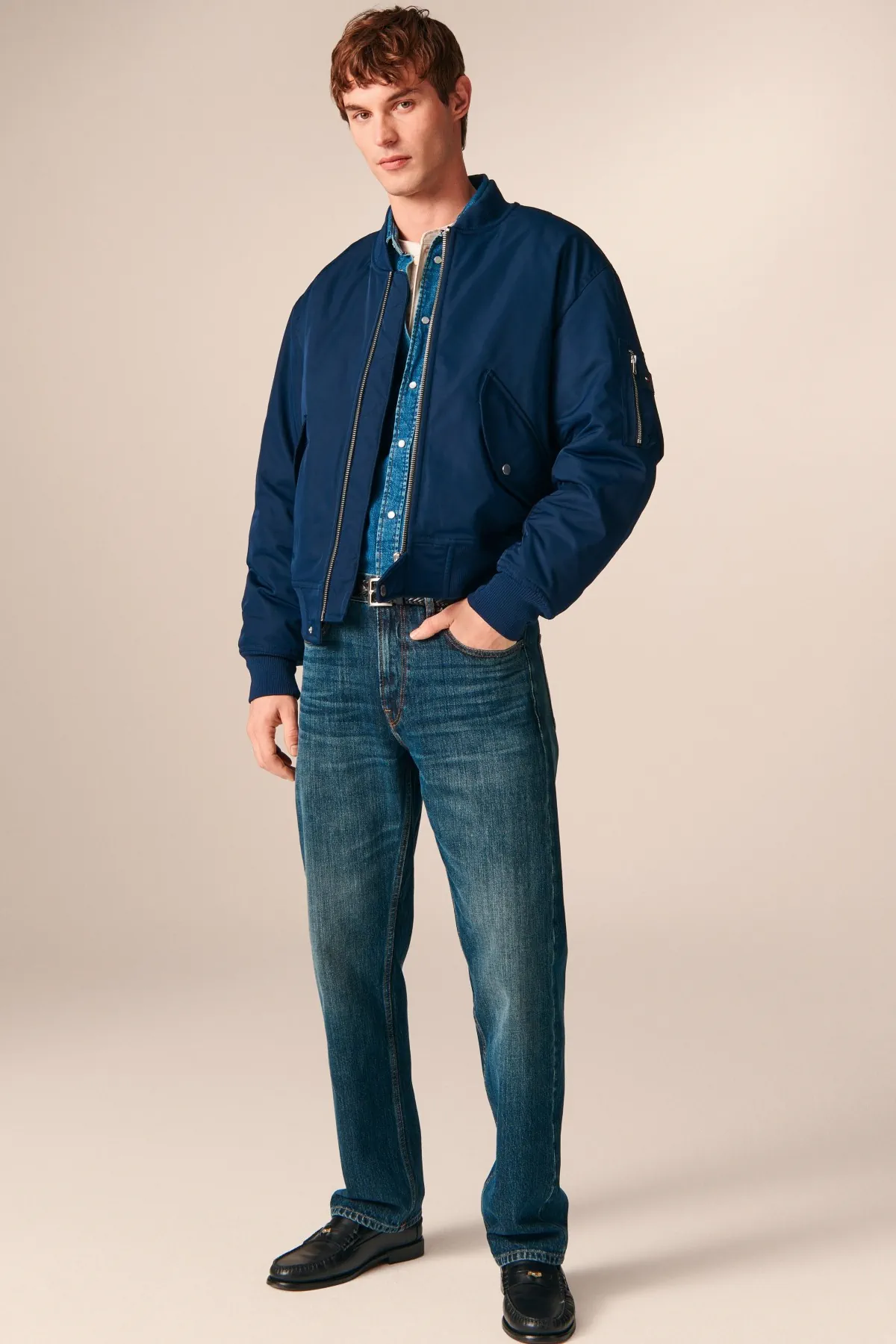 Pour l'automne 2026, Tommy Hilfiger réinvente le costume et les classiques masculins