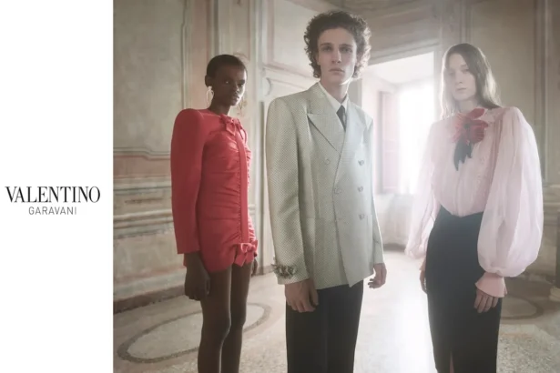 La campagne printemps-été 2026 de Valentino fait de la vulnérabilité le nouveau pouvoir