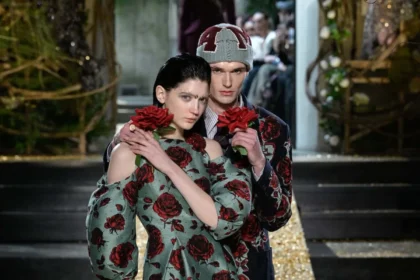 Antonio Marras automne 2026 : la rose sauvage comme manifeste masculin