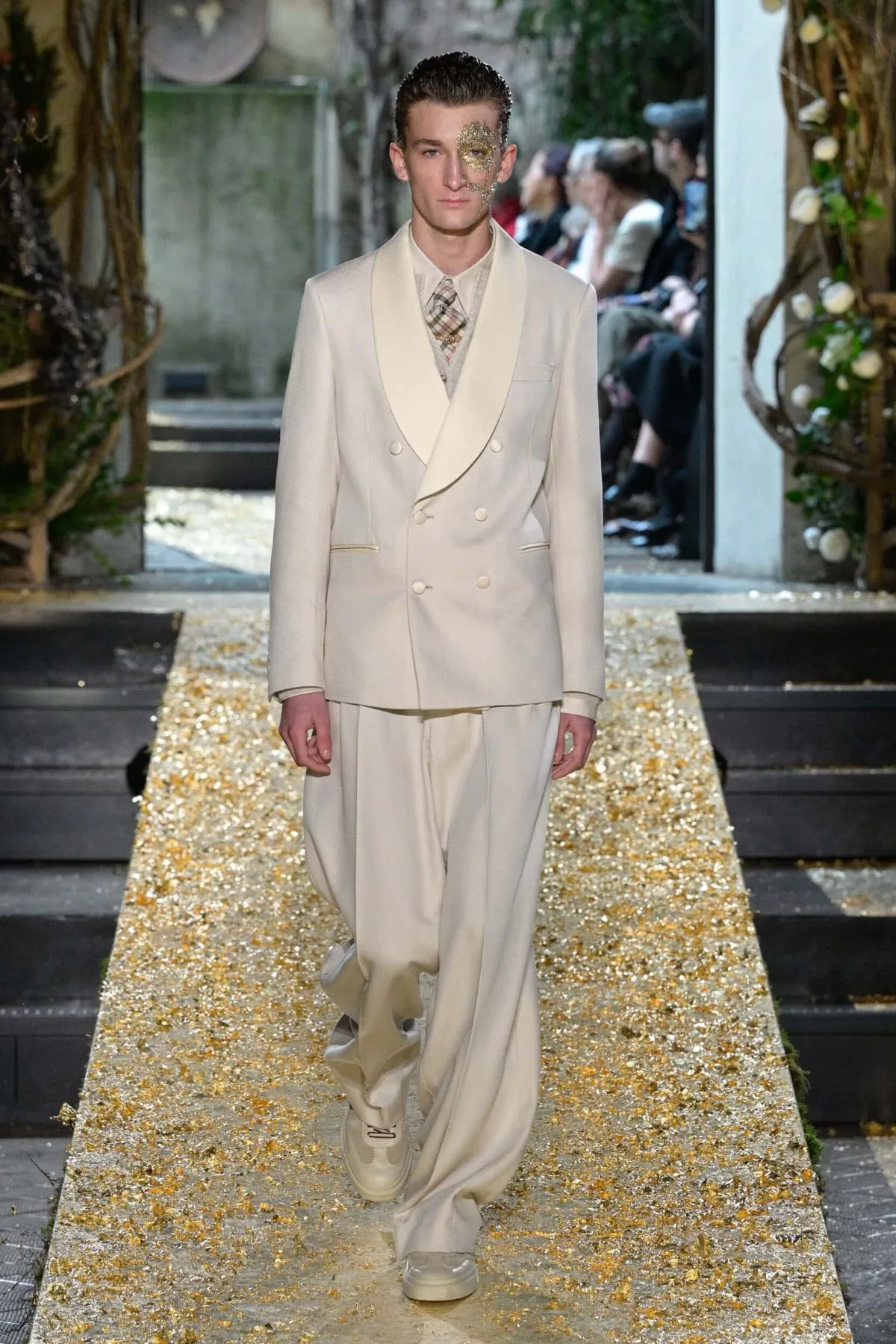 Antonio Marras automne 2026 : la rose sauvage comme manifeste masculin