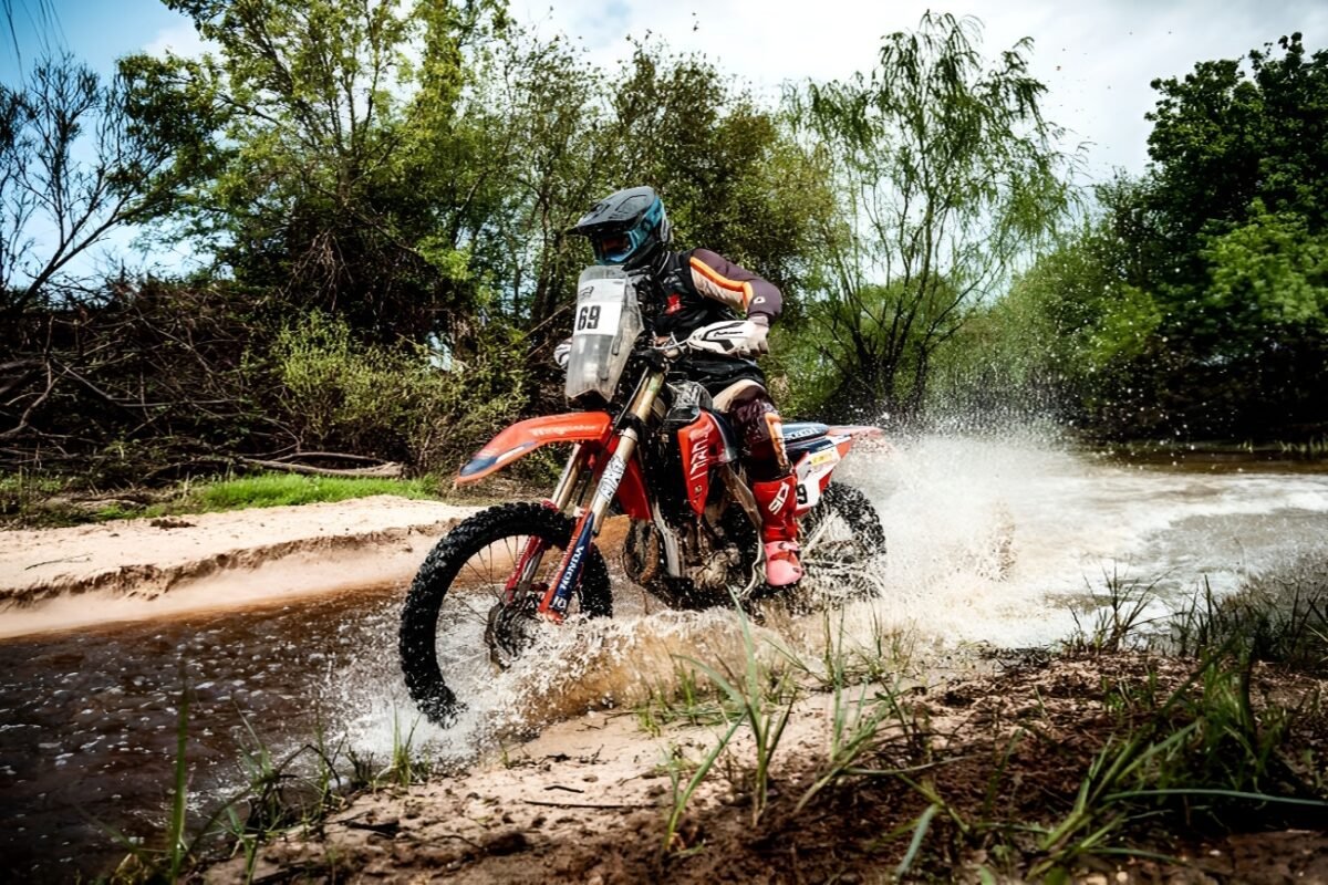 Rallye-raid du Portugal 2026, manche 2, étape 1 : Daniel Sanders écrase la concurrence et Joao Ferreira régale son public