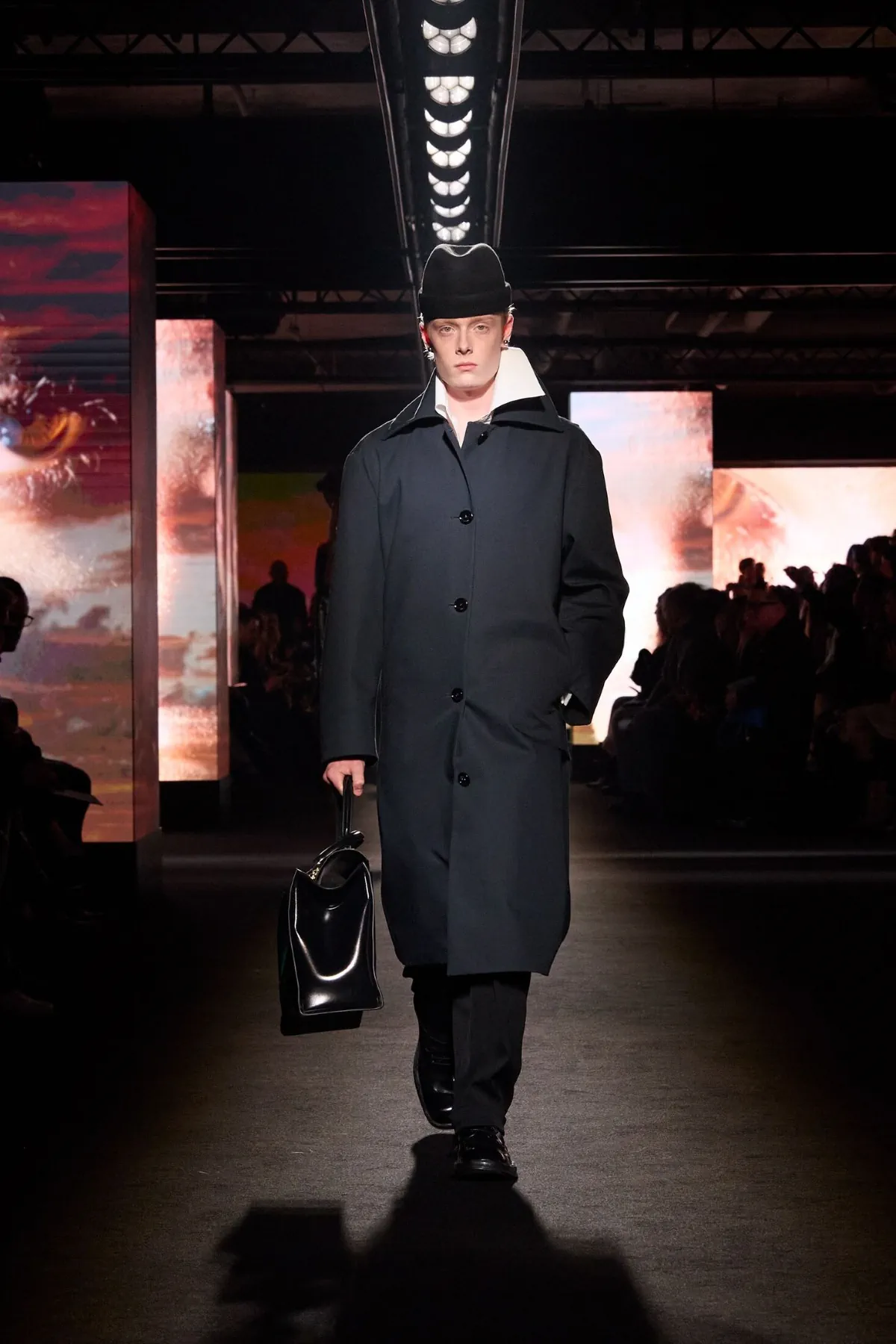 Balenciaga automne 2026 : Pierpaolo Piccioli place l’homme au centre de sa collection