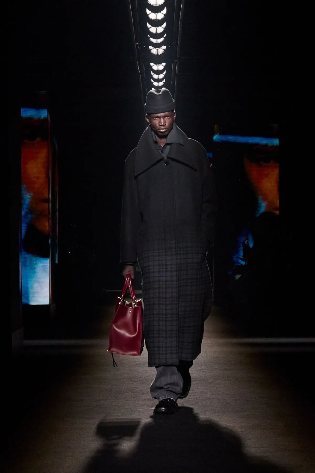 Balenciaga automne 2026 : Pierpaolo Piccioli place l’homme au centre de sa collection