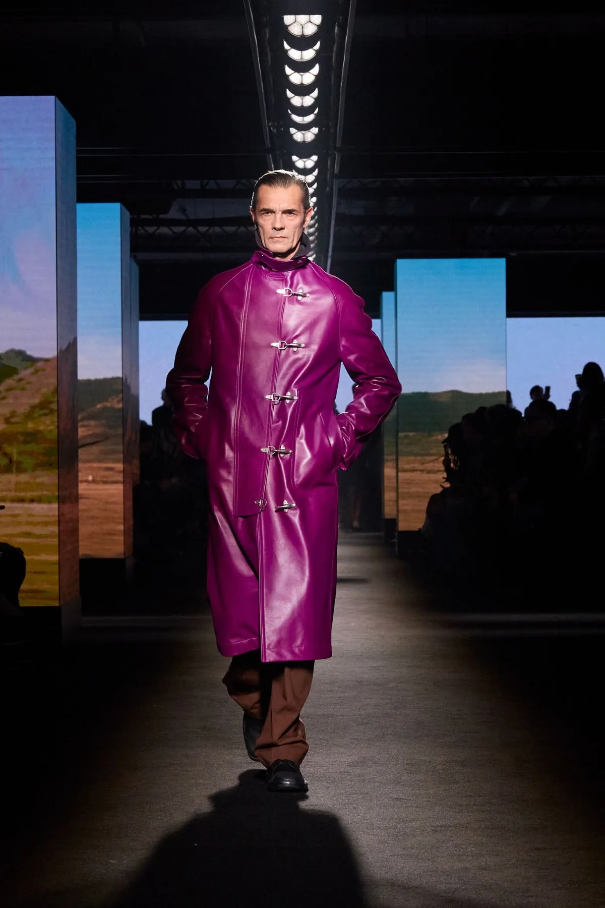 Balenciaga automne 2026 : Pierpaolo Piccioli place l’homme au centre de sa collection