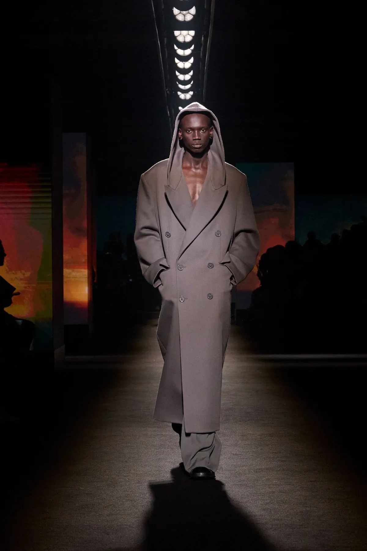 Balenciaga automne 2026 : Pierpaolo Piccioli place l’homme au centre de sa collection