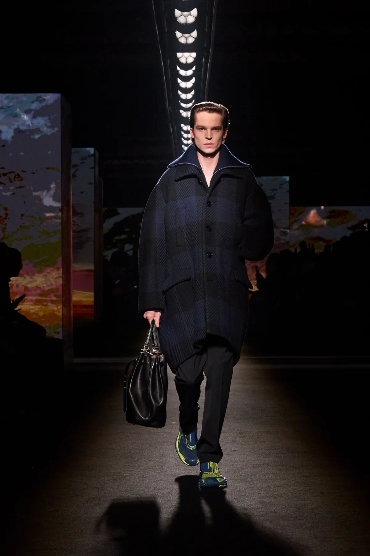 Balenciaga automne 2026 : Pierpaolo Piccioli place l’homme au centre de sa collection