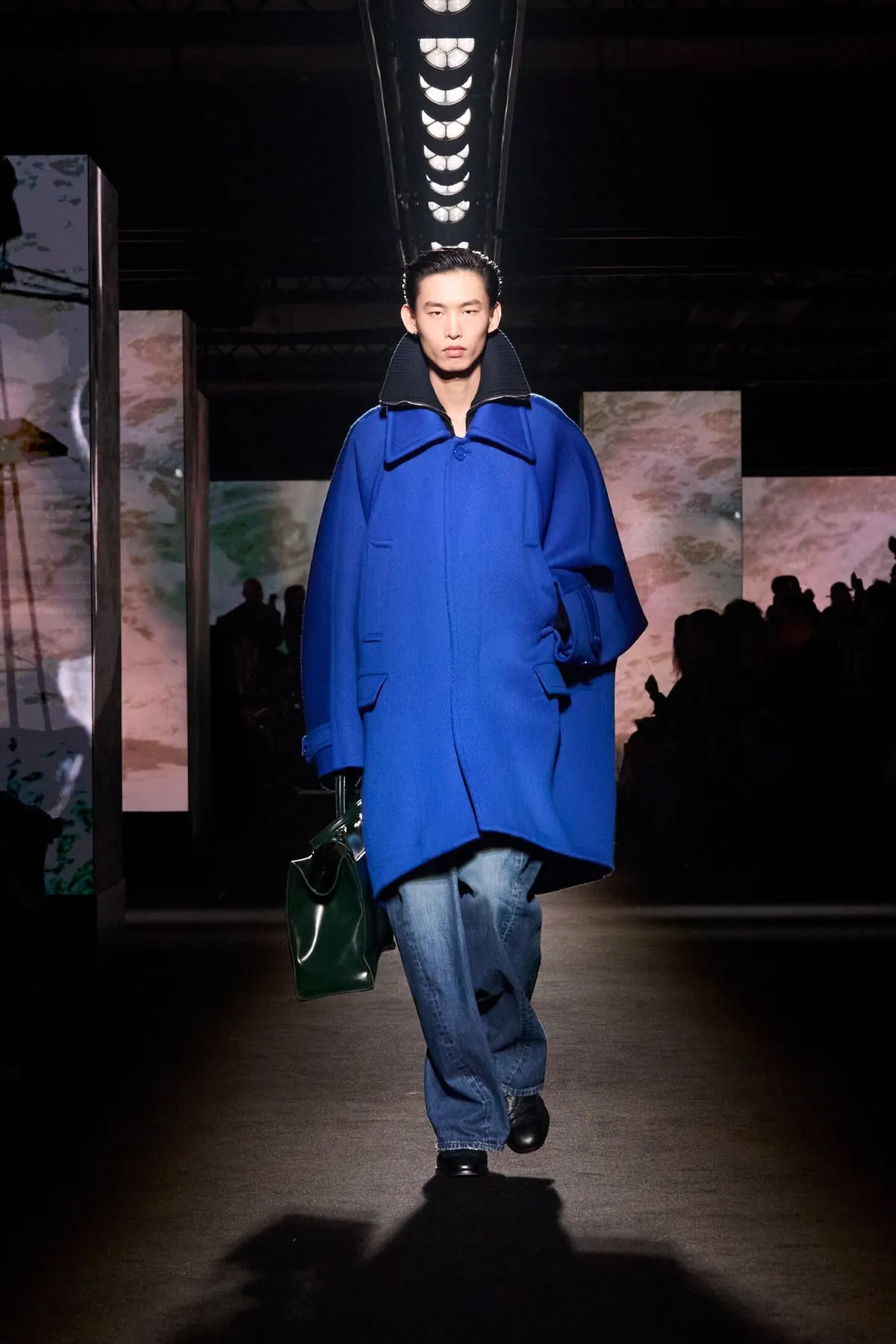 Balenciaga automne 2026 : Pierpaolo Piccioli place l’homme au centre de sa collection