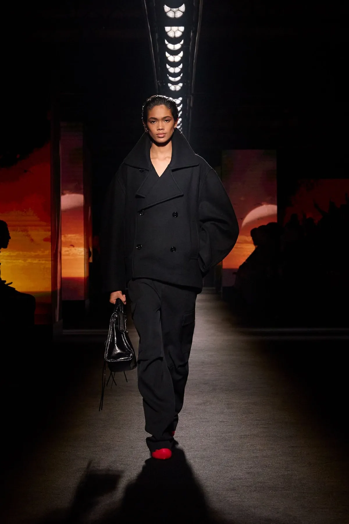 Balenciaga automne 2026 : Pierpaolo Piccioli place l’homme au centre de sa collection