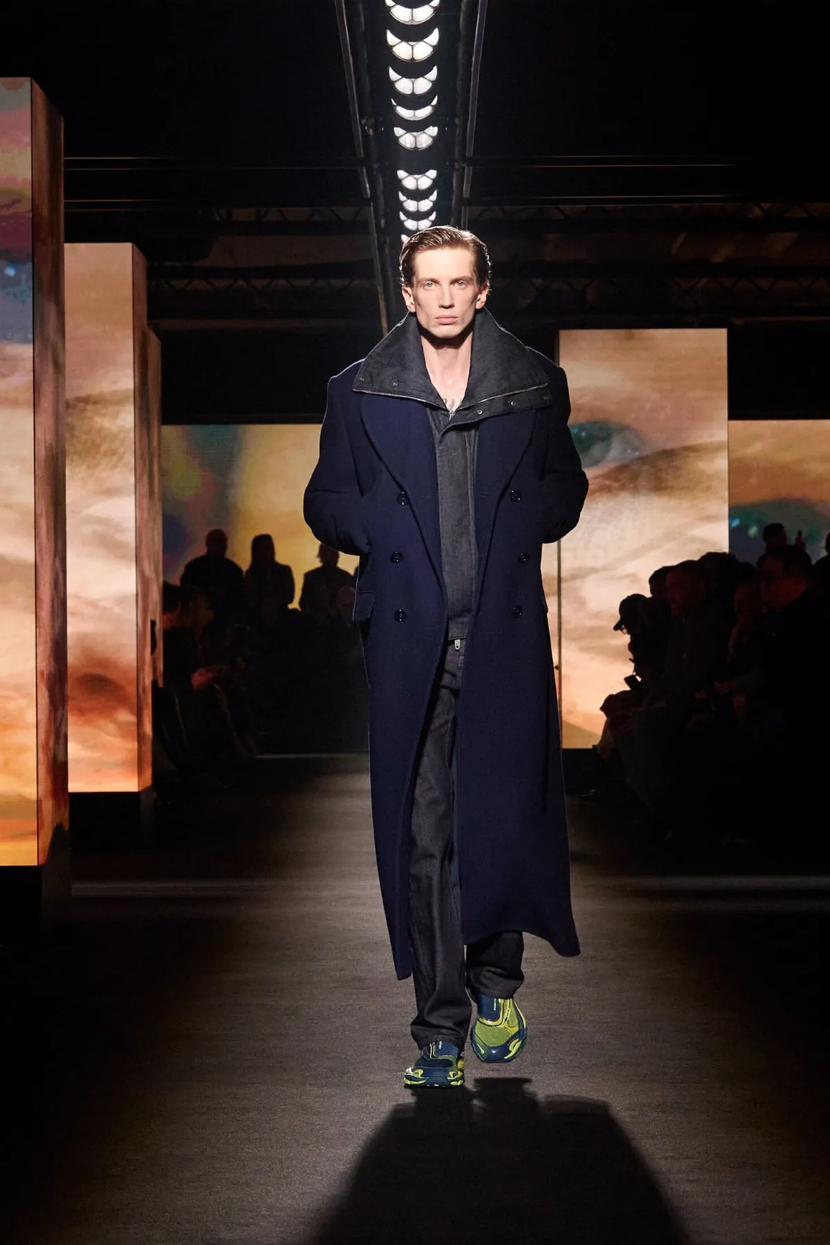 Balenciaga automne 2026 : Pierpaolo Piccioli place l’homme au centre de sa collection