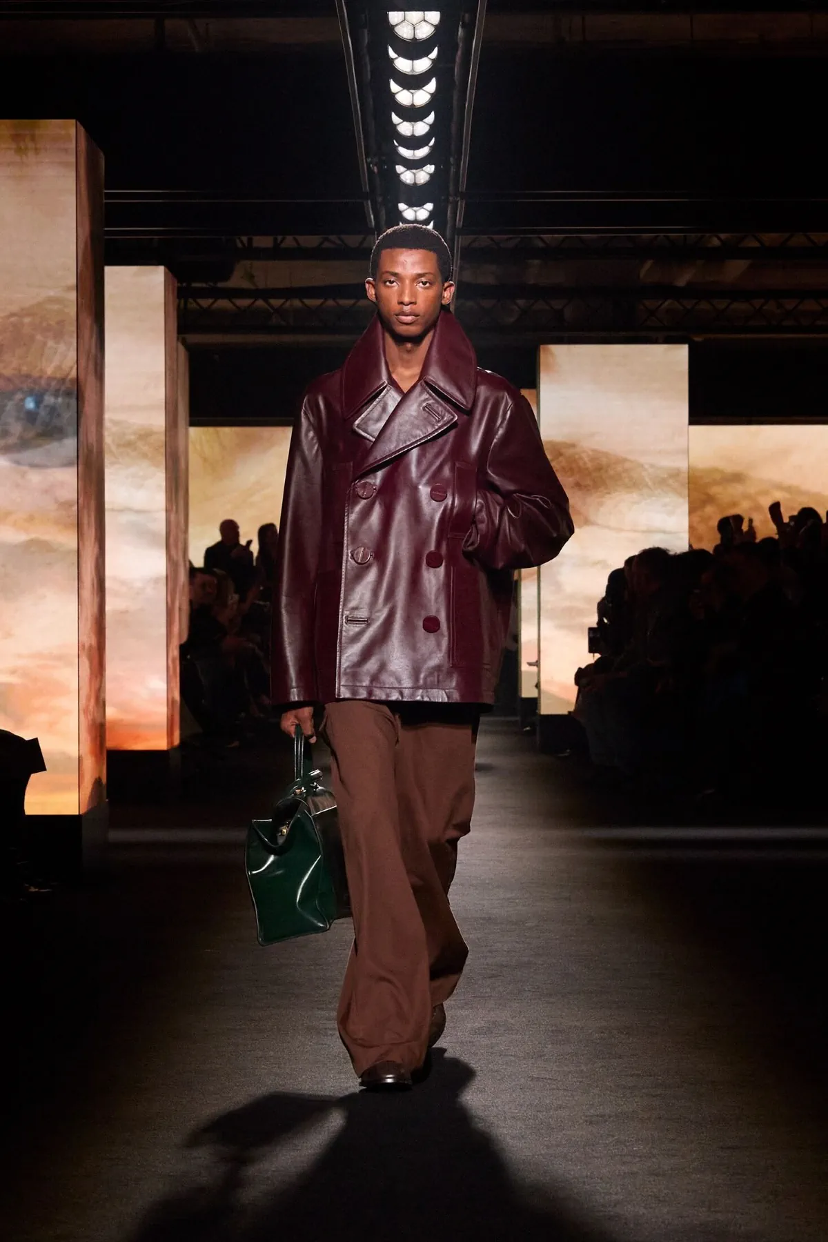 Balenciaga automne 2026 : Pierpaolo Piccioli place l’homme au centre de sa collection