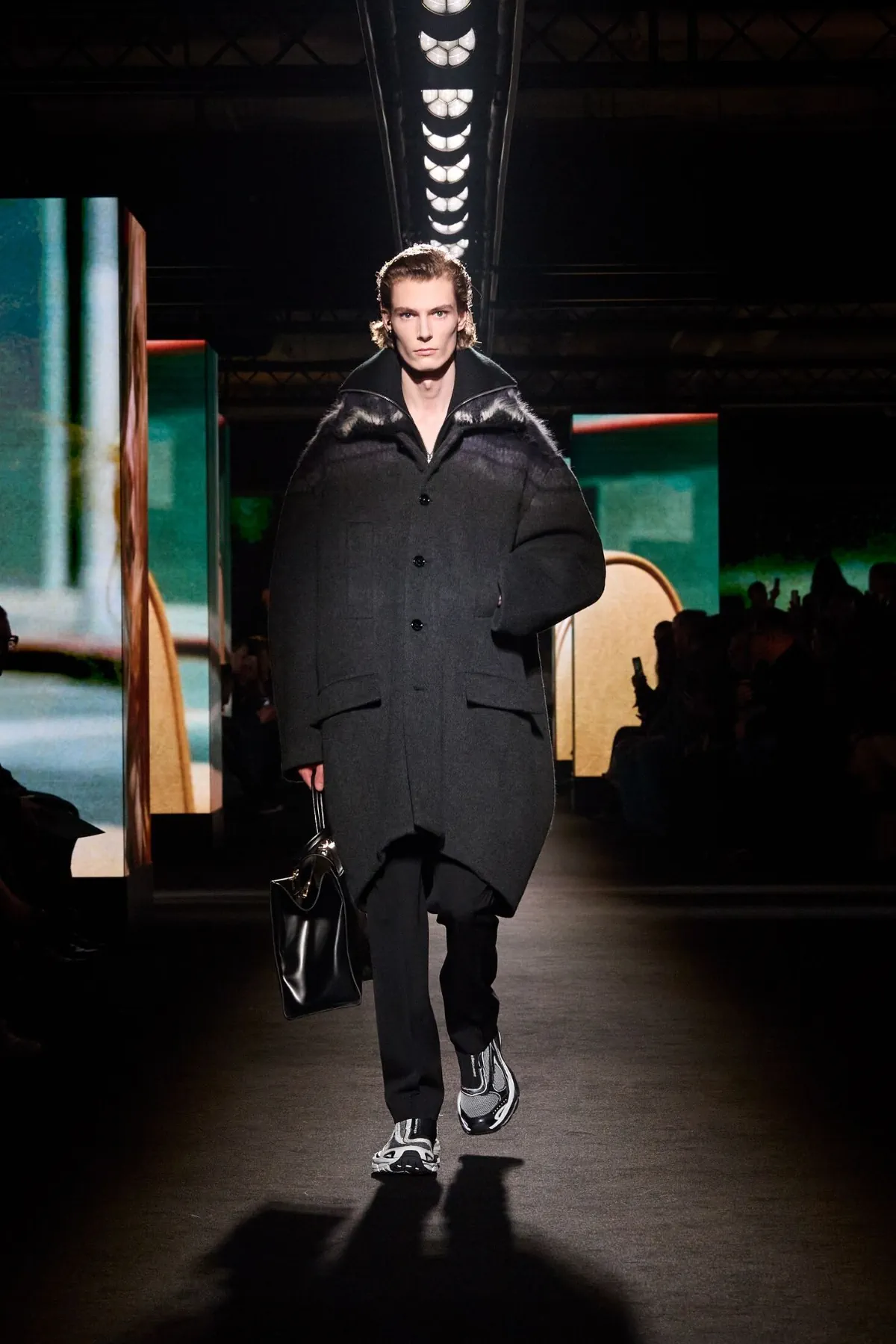 Balenciaga automne 2026 : Pierpaolo Piccioli place l’homme au centre de sa collection