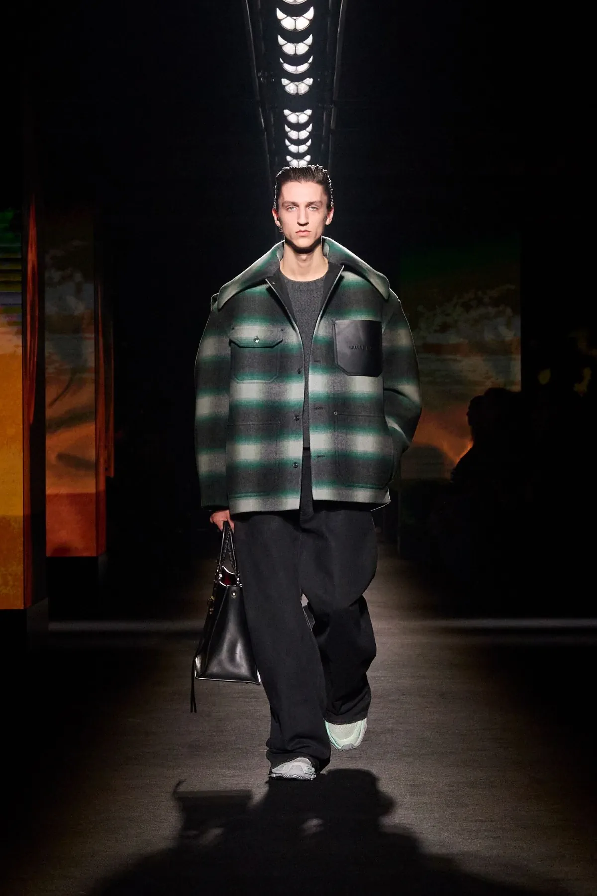 Balenciaga automne 2026 : Pierpaolo Piccioli place l’homme au centre de sa collection