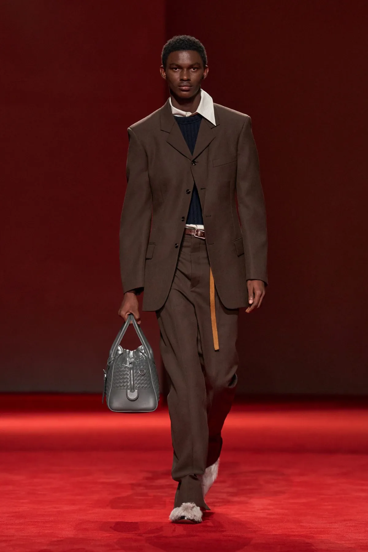Bottega Veneta homme automne 2026 : le retour d’un tailoring ample et souverain