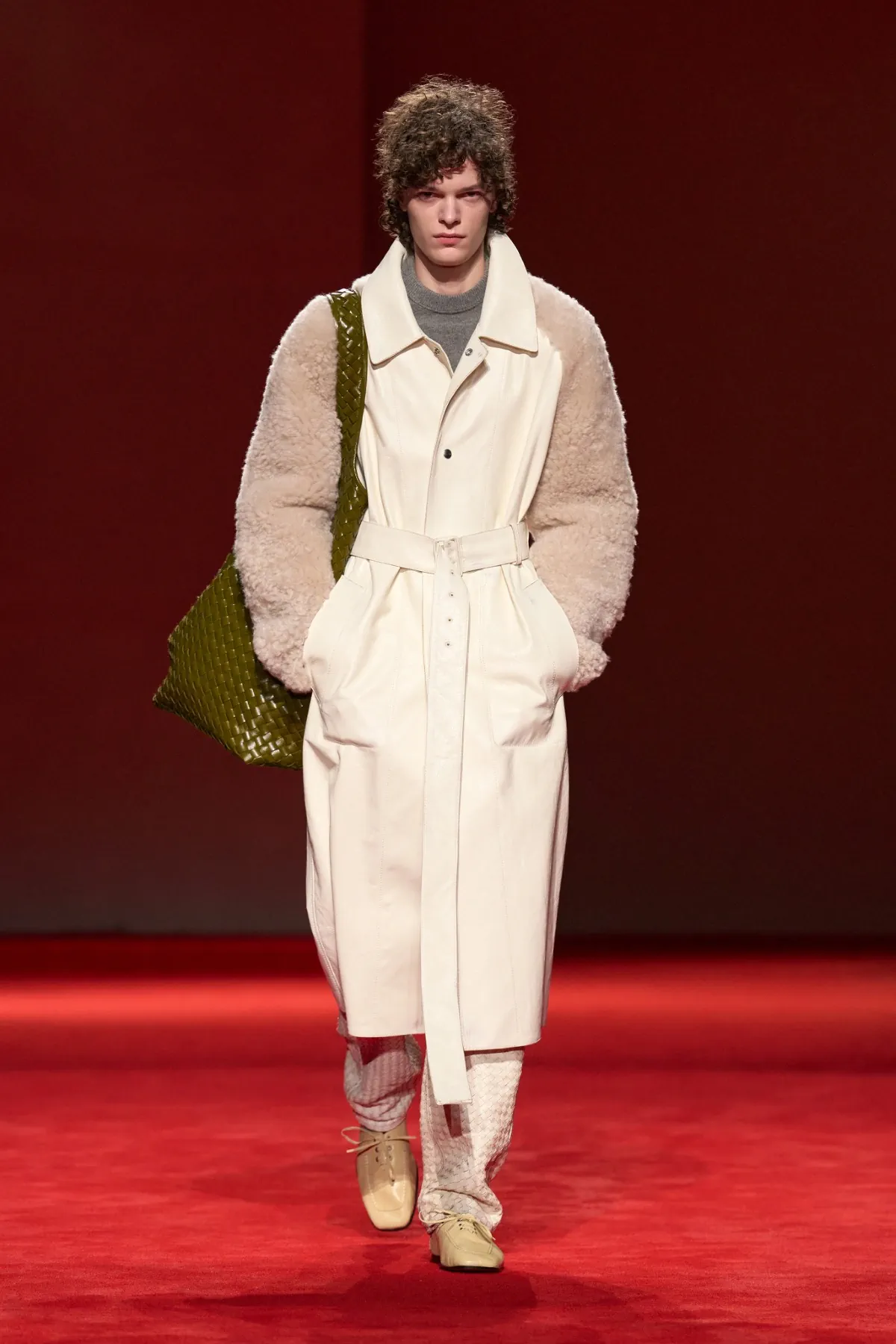Bottega Veneta homme automne 2026 : le retour d’un tailoring ample et souverain