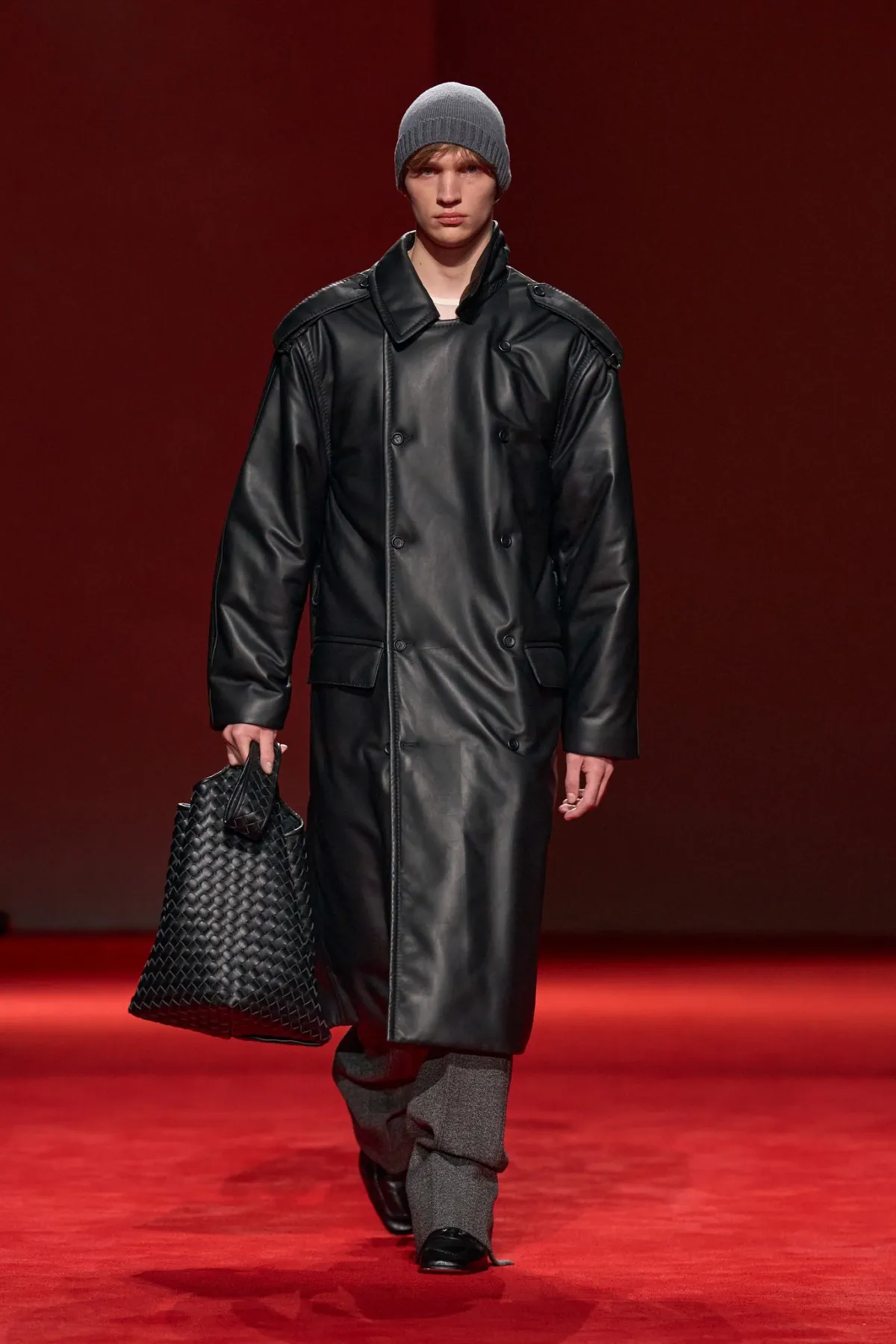 Bottega Veneta homme automne 2026 : le retour d’un tailoring ample et souverain