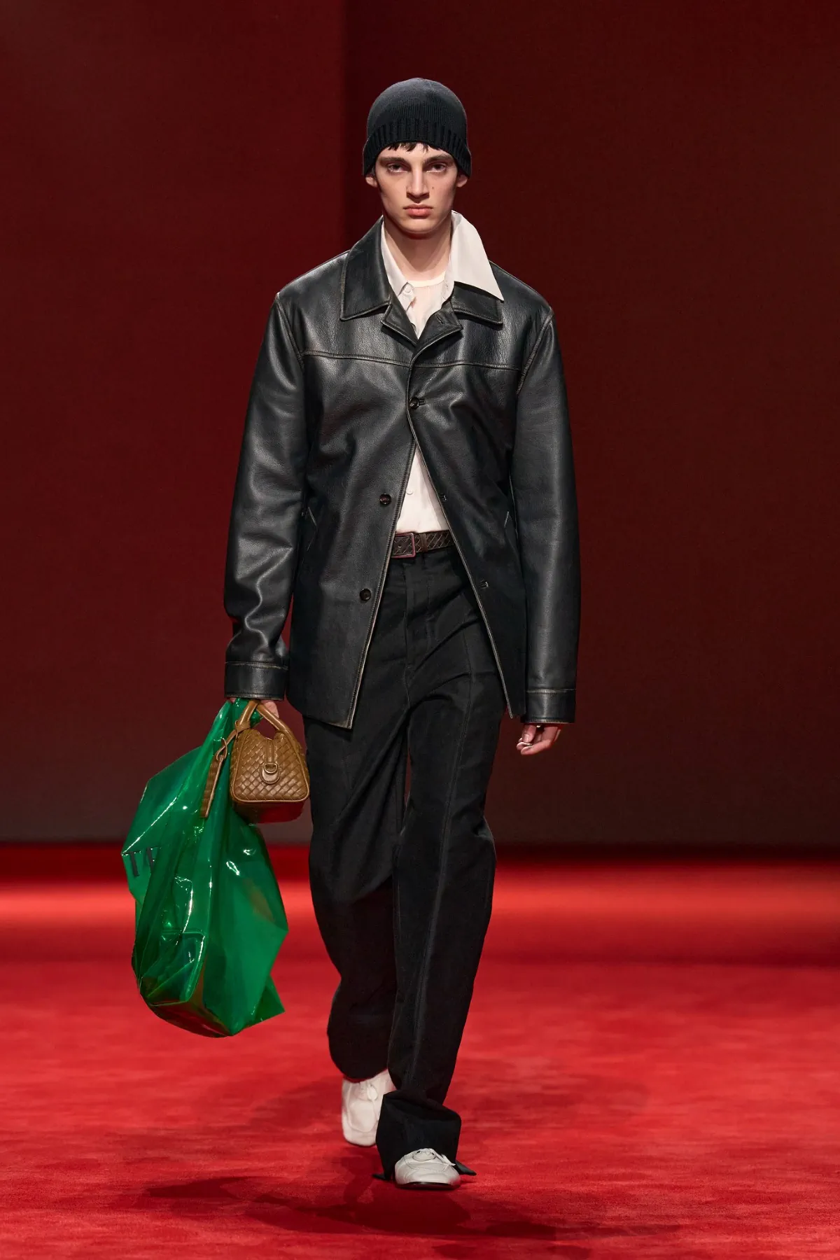 Bottega Veneta homme automne 2026 : le retour d’un tailoring ample et souverain