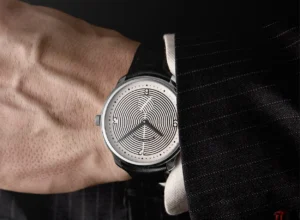 Carl Suchy & Söhne Waltz N°1 Hoffmann Edition : quand l’architecture viennoise structure une montre