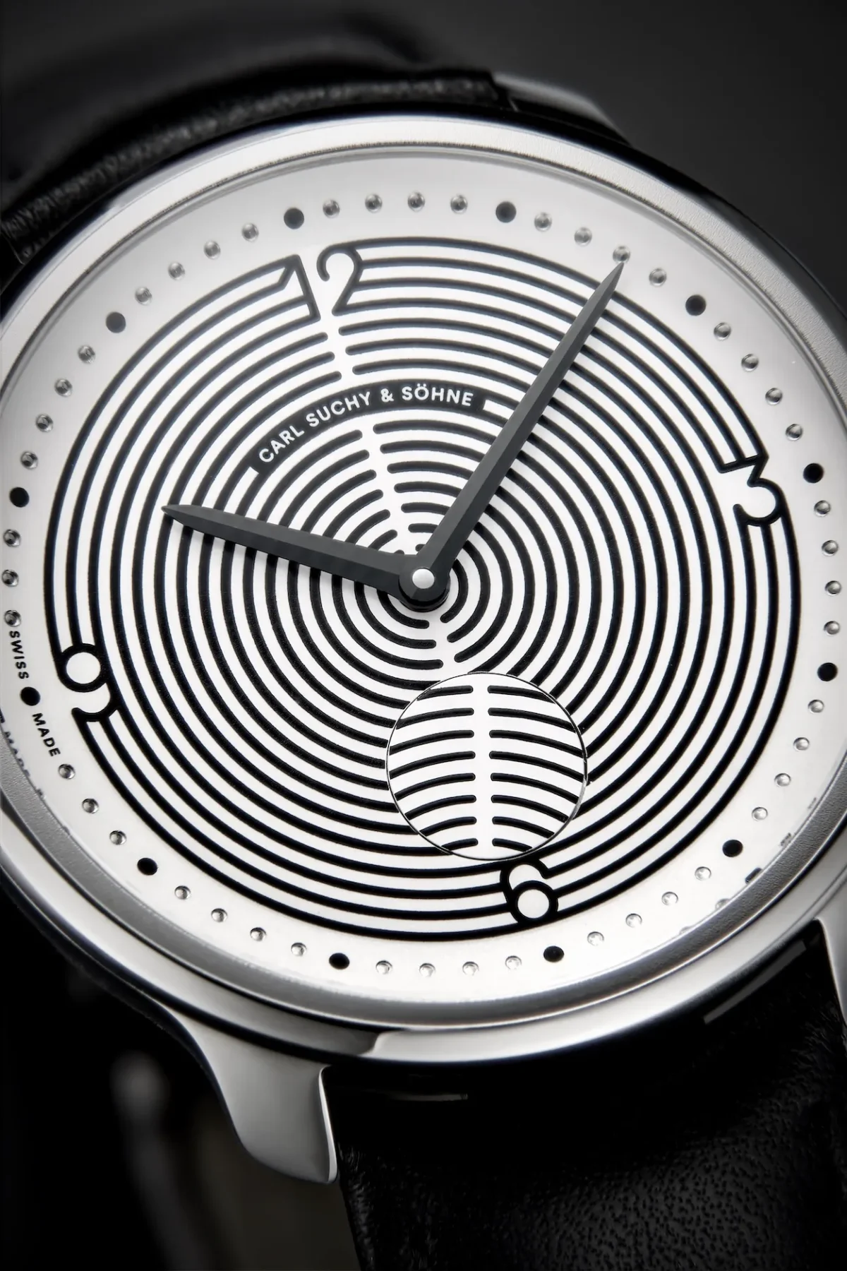 Carl Suchy & Söhne Waltz N°1 Hoffmann Edition : quand l’architecture viennoise structure une montre