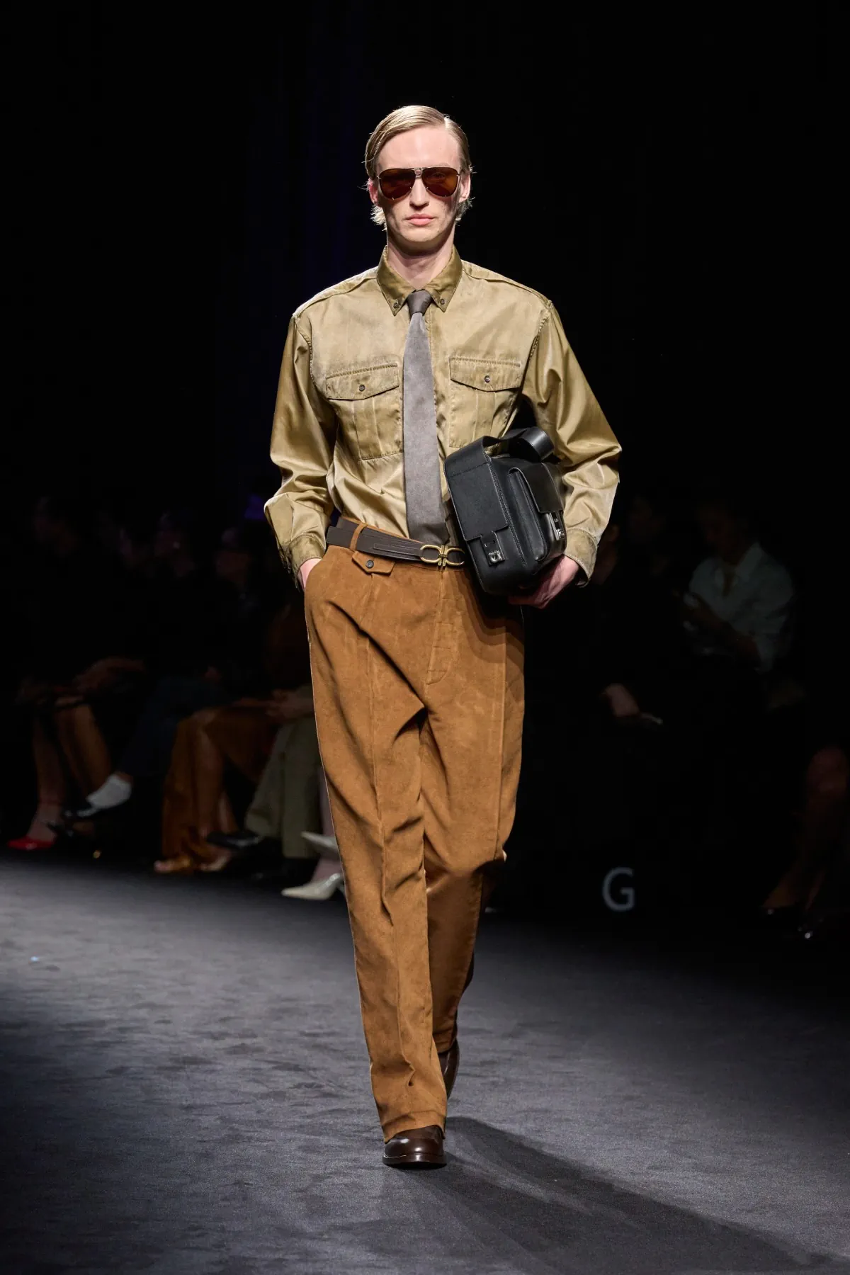 Ferragamo automne 2026 : le vestiaire marin réinterprété en dandy contemporain