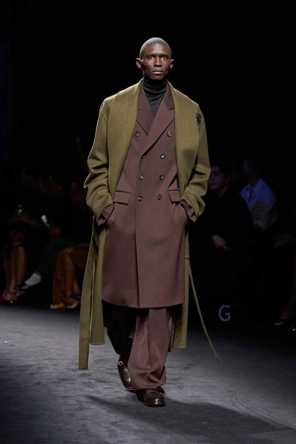 Ferragamo automne 2026 : le vestiaire marin réinterprété en dandy contemporain