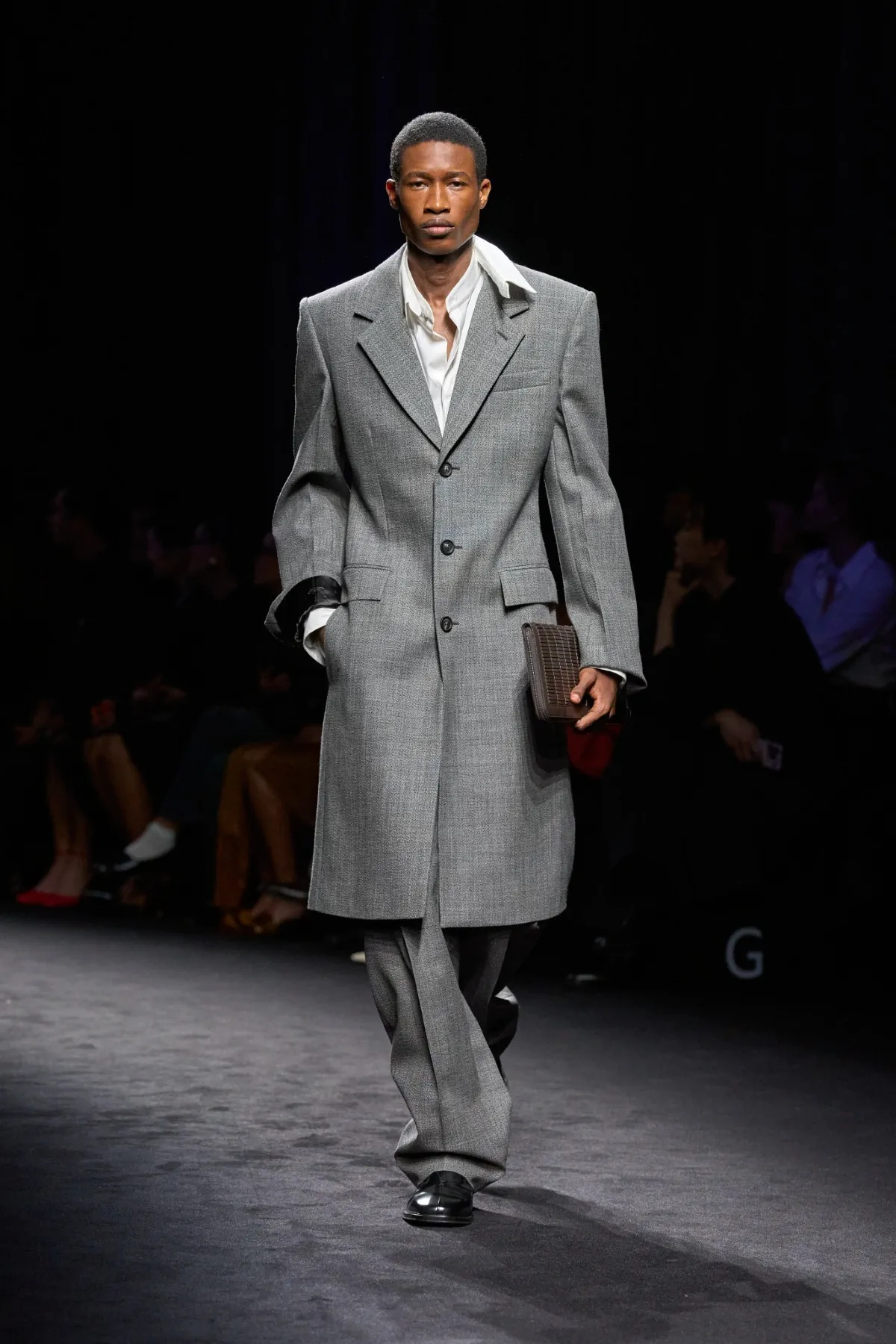 Ferragamo automne 2026 : le vestiaire marin réinterprété en dandy contemporain