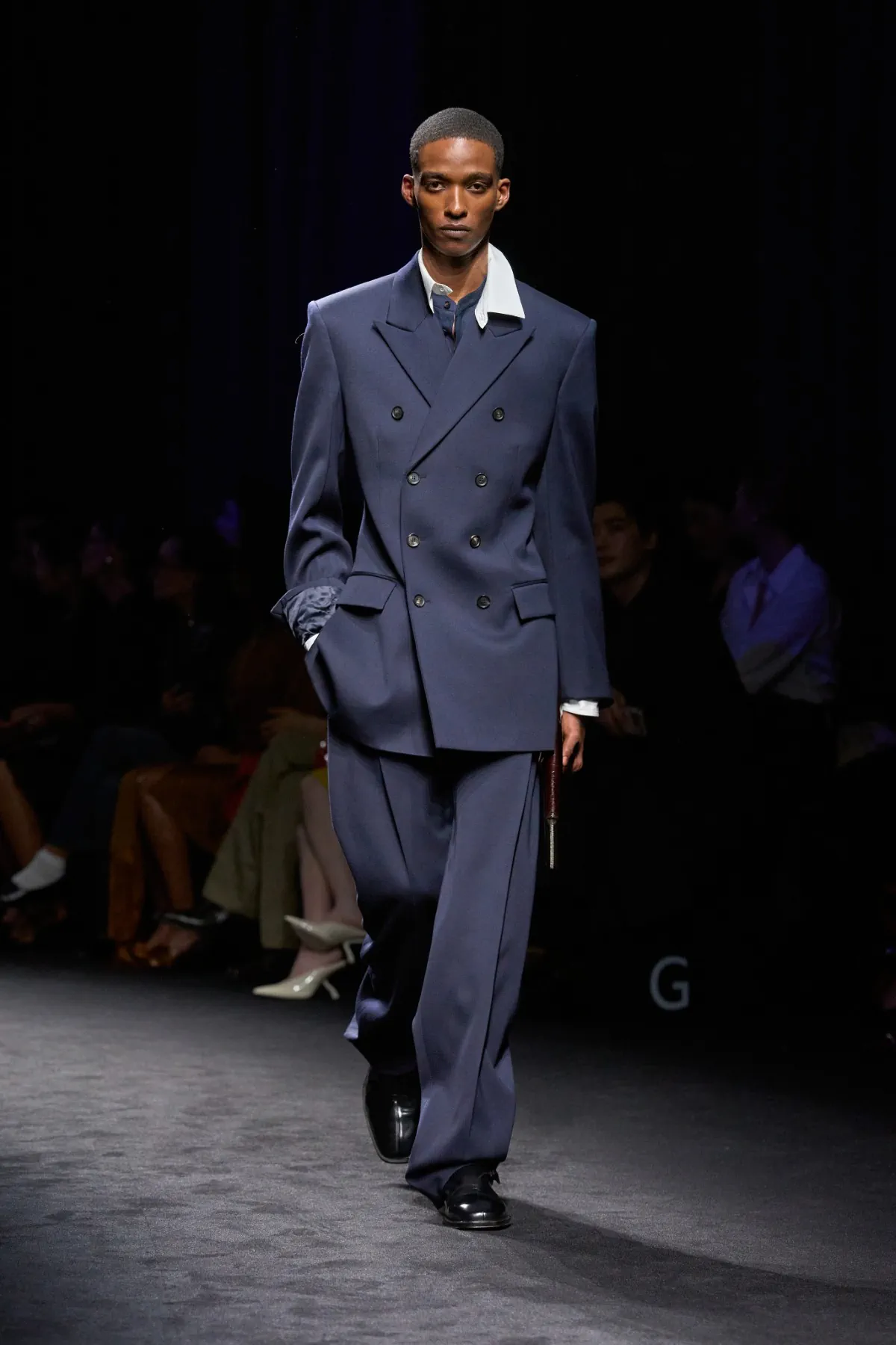 Ferragamo automne 2026 : le vestiaire marin réinterprété en dandy contemporain