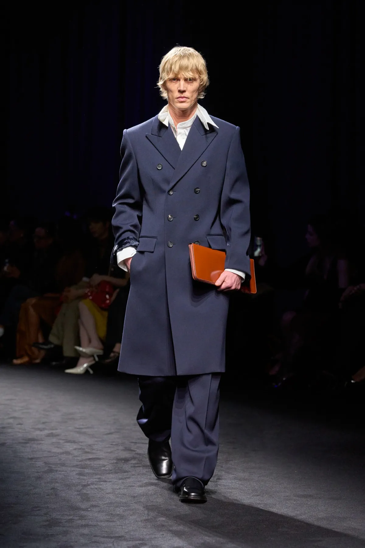 Ferragamo automne 2026 : le vestiaire marin réinterprété en dandy contemporain