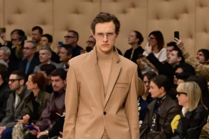 Ferrari automne 2026 : comment Rocco Iannone transforme la peau en architecture masculine