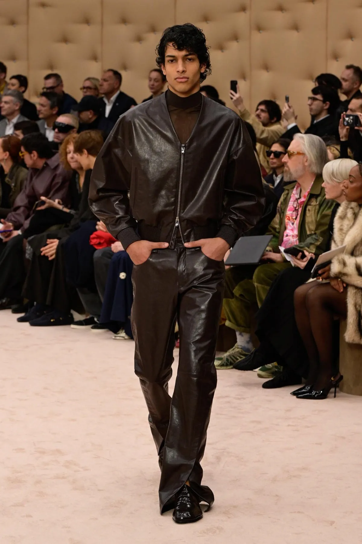 Ferrari Fall Winter 2026 Milan Fashion Week 10 Ferrari automne 2026 : comment Rocco Iannone transforme la peau en architecture masculine