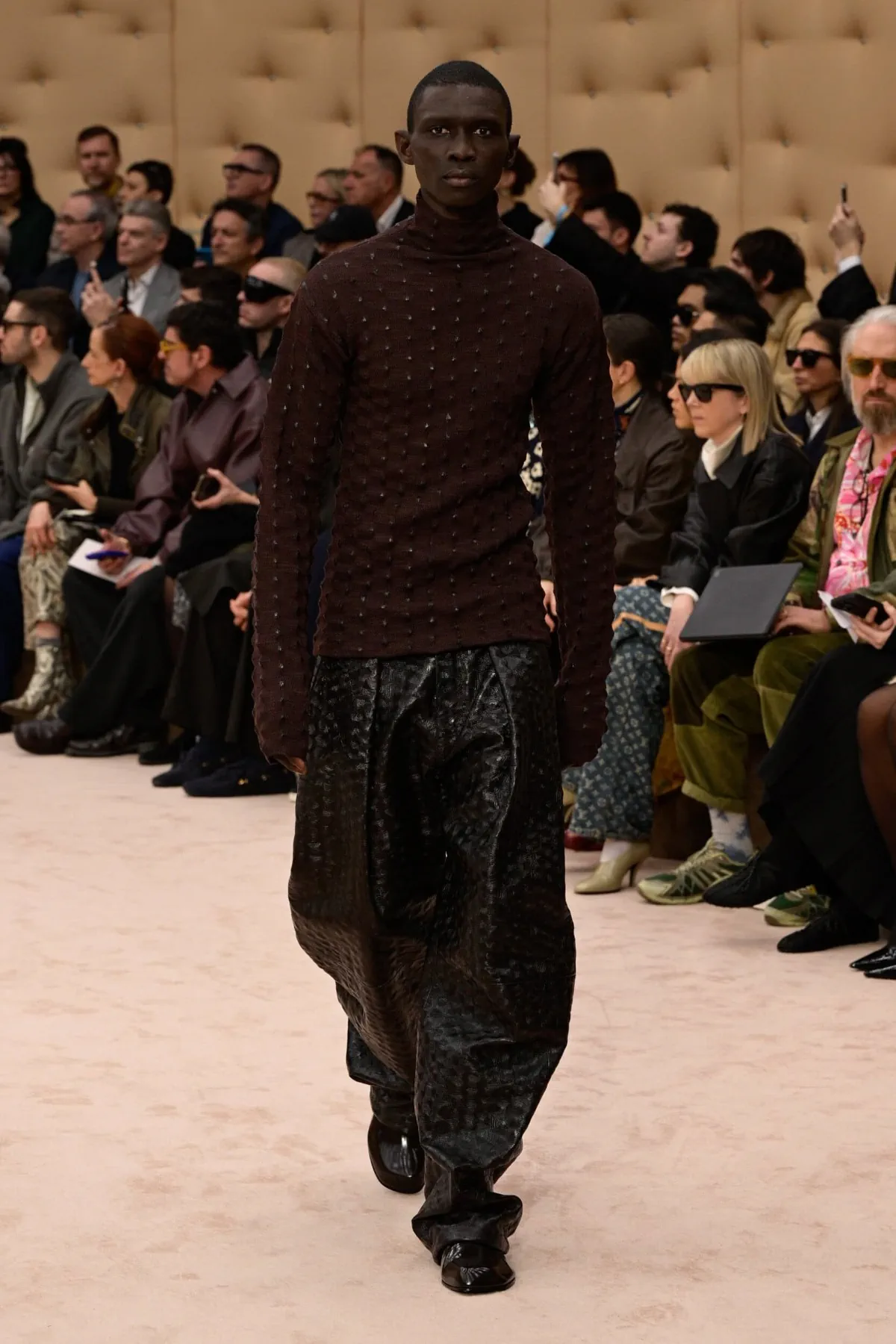 Ferrari Fall Winter 2026 Milan Fashion Week 11 Ferrari automne 2026 : comment Rocco Iannone transforme la peau en architecture masculine