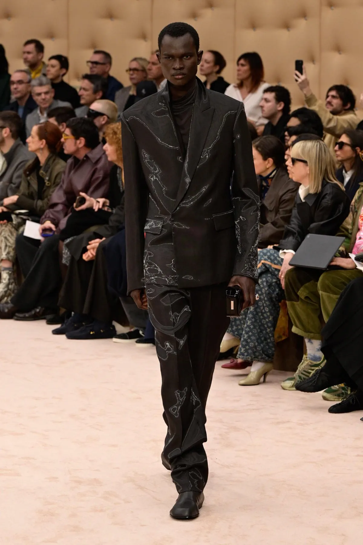 Ferrari Fall Winter 2026 Milan Fashion Week 13 Ferrari automne 2026 : comment Rocco Iannone transforme la peau en architecture masculine