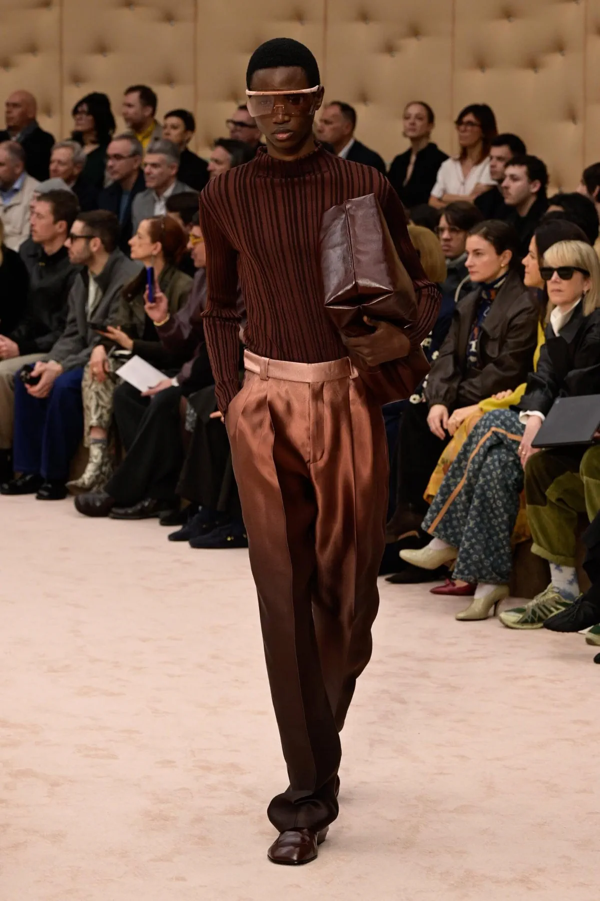 Ferrari Fall Winter 2026 Milan Fashion Week 7 Ferrari automne 2026 : comment Rocco Iannone transforme la peau en architecture masculine