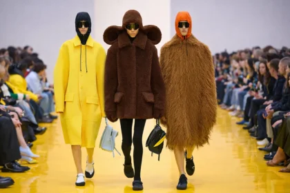 Loewe automne 2026, l’artisanat disparaît pour mieux impressionner