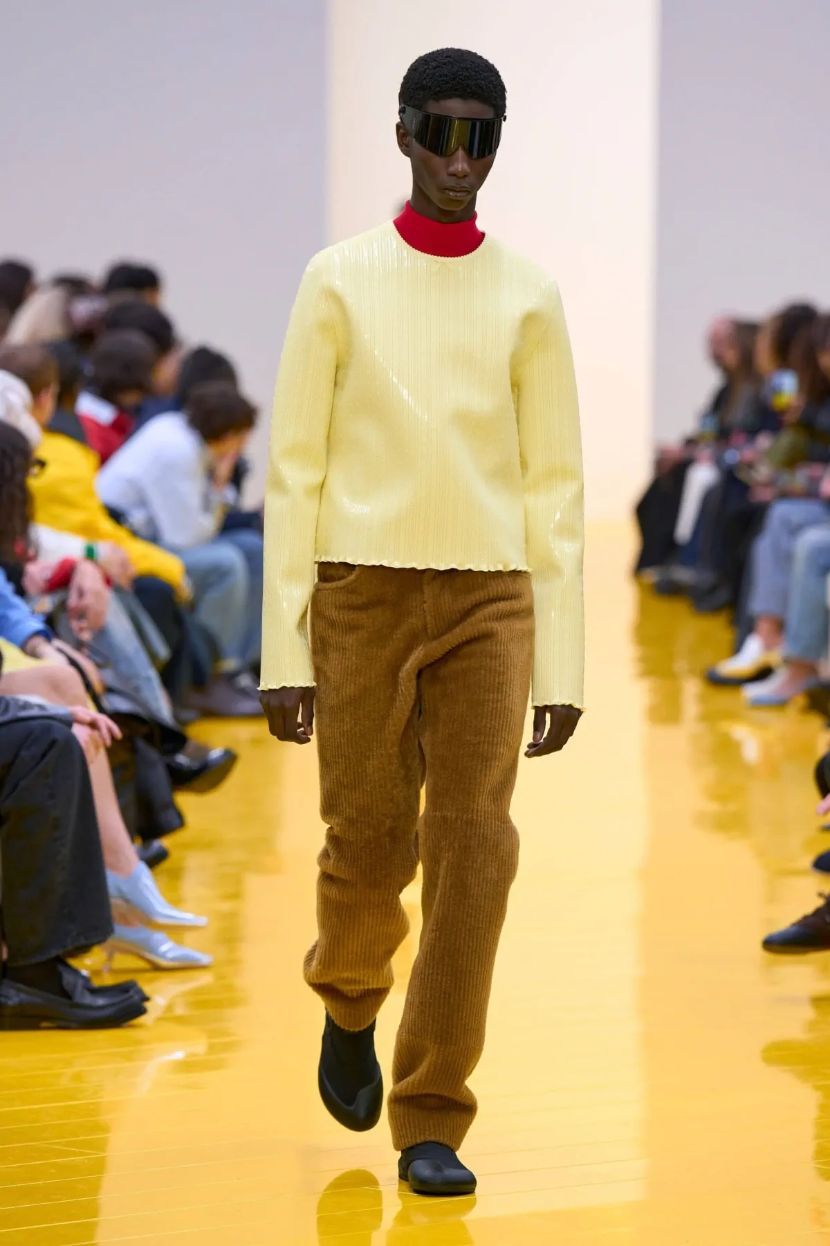 Loewe Fall Winter 2026 Paris Fashion Week 1 Loewe automne 2026, l’artisanat disparaît pour mieux impressionner
