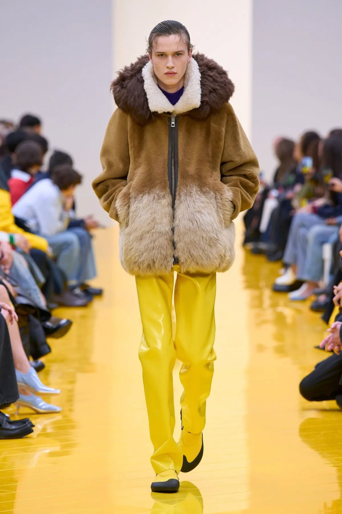 Loewe Fall Winter 2026 Paris Fashion Week 2 Loewe automne 2026, l’artisanat disparaît pour mieux impressionner