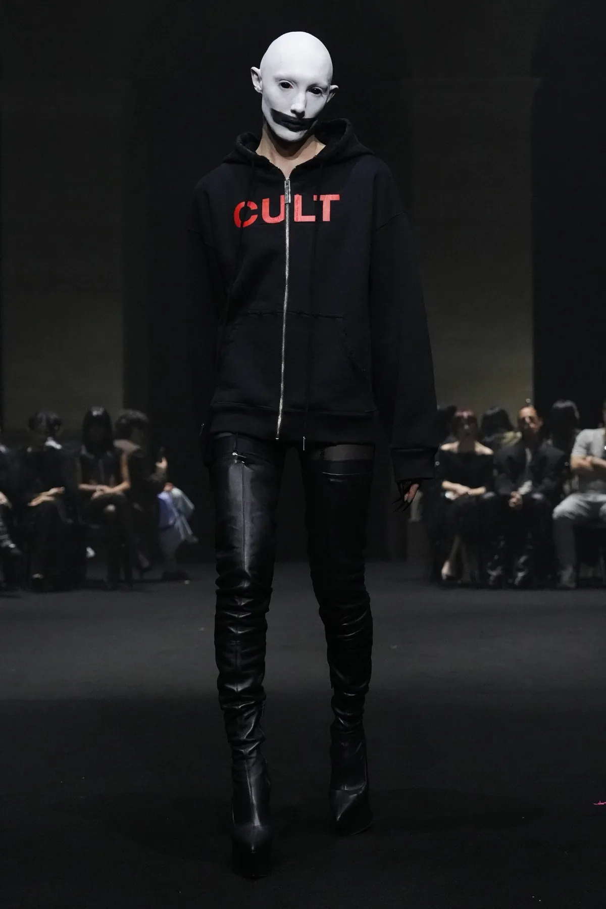 Matières Fécales transforme la collection automne 2026 en réquisitoire contre le pouvoir de l'argent