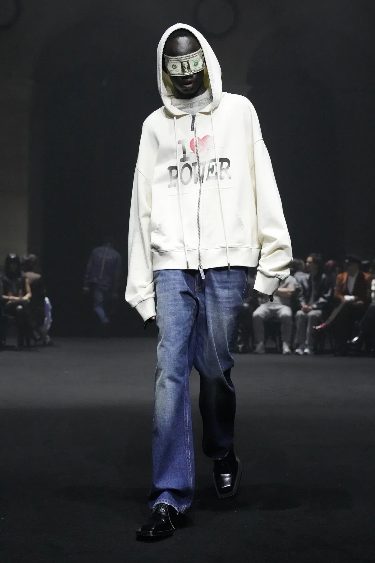 Matières Fécales transforme la collection automne 2026 en réquisitoire contre le pouvoir de l'argent