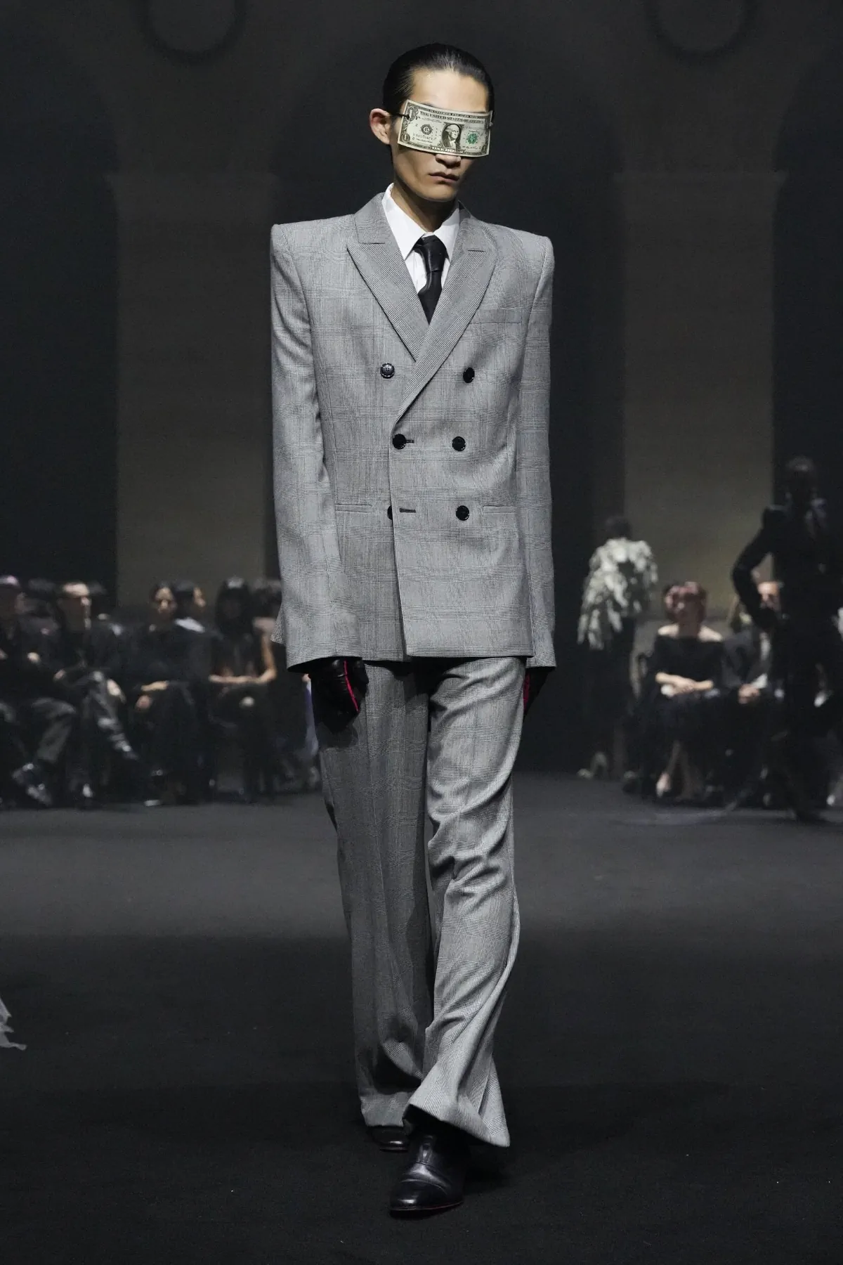 Matières Fécales transforme la collection automne 2026 en réquisitoire contre le pouvoir de l'argent