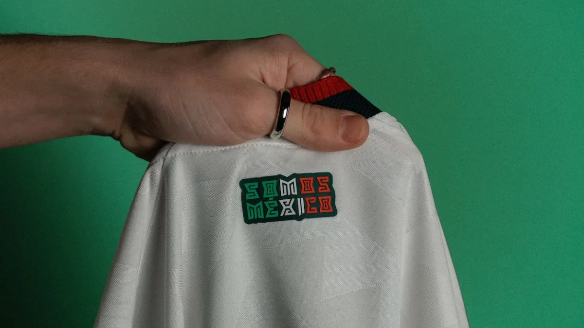 Mexique Maillot exterieur x adidas Coupe du monde 2026 FIFA 5 Le maillot extérieur du Mexique pour le Mondial 2026 revisite des racines préhispaniques du pays