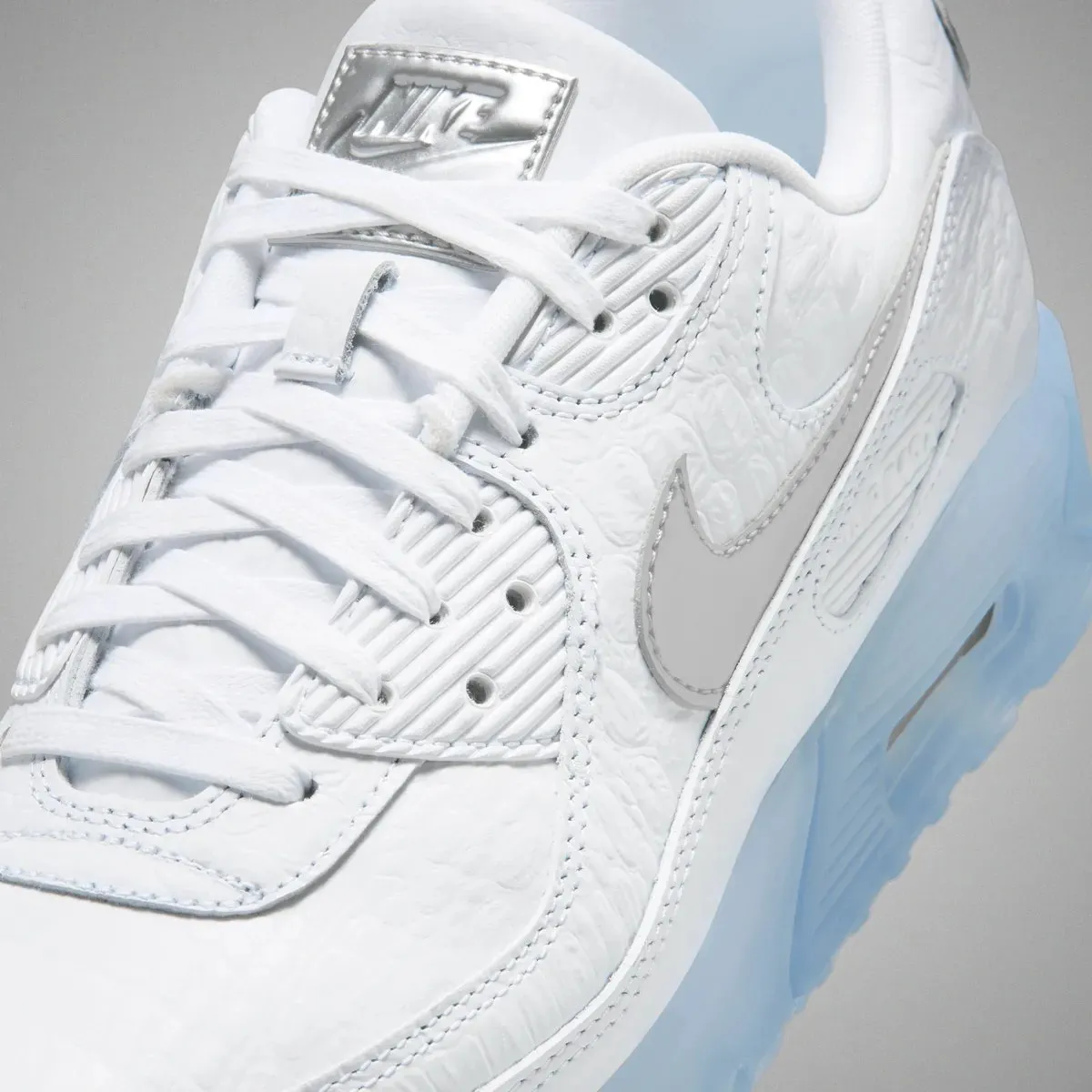 La Nike Air Max 90 « White Croc », l'insolence du chrome au service d'une icône de 1990