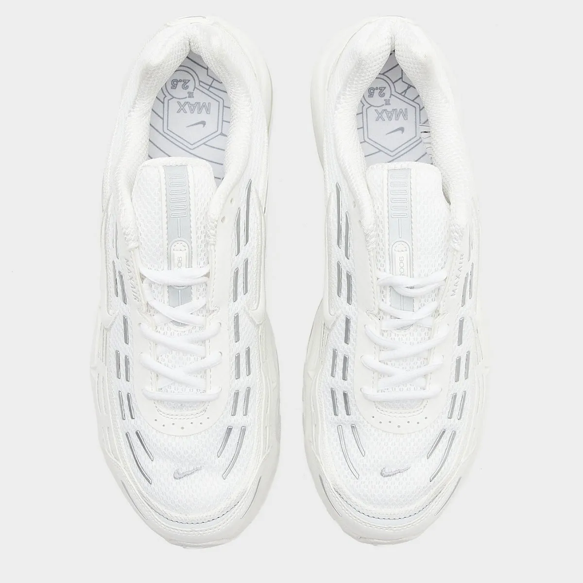 La Nike Air Max TL 2.5 « All-White » débarque pour l'été 2026 et remet les pendules à l'heure