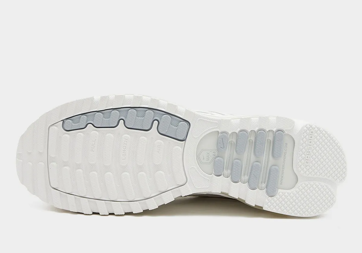 La Nike Air Max TL 2.5 « All-White » débarque pour l'été 2026 et remet les pendules à l'heure