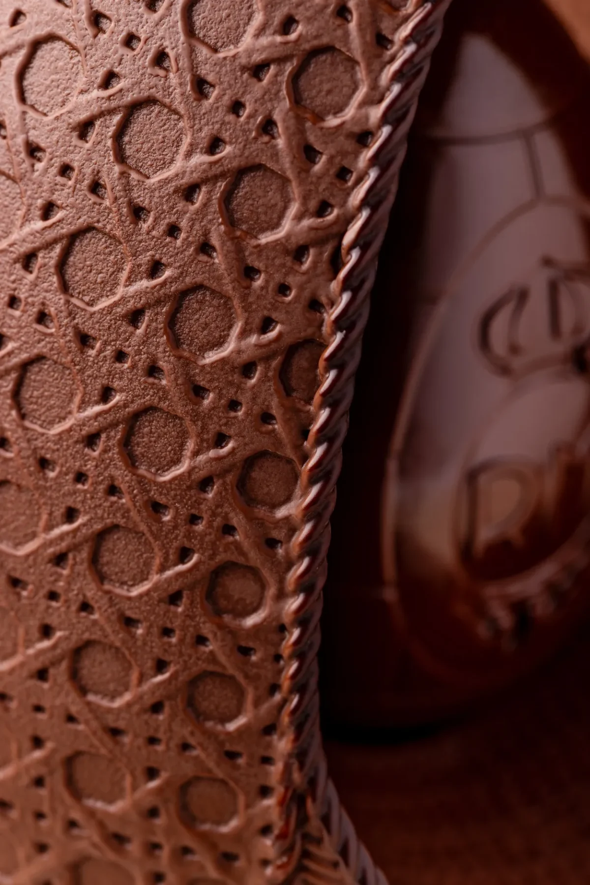 L'œuf de Pâques 2026 du Royal Monceau brouille la frontière entre dessert et objet d’art